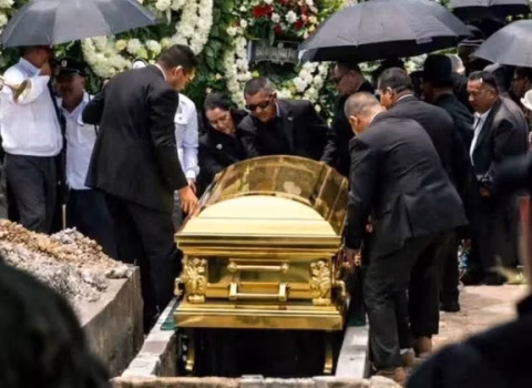 Narkobaron qızıl tabutda dəfn edildi – Fotolar