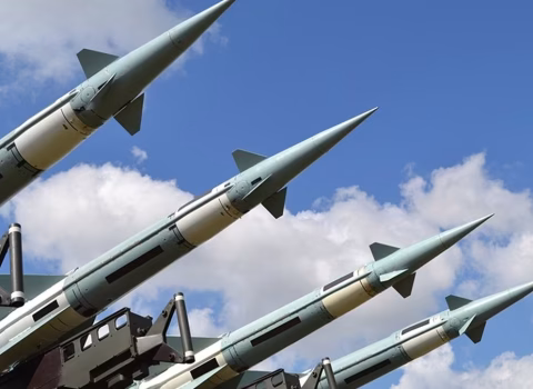 Qətər İrandan atılan 17 ballistik raketi zərərsizləşdirdi