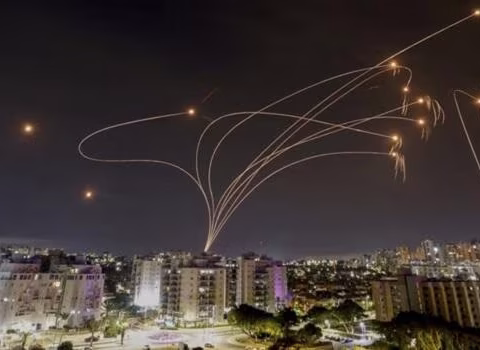 İran Təl-Əvivə 20 ballistik raket atdı