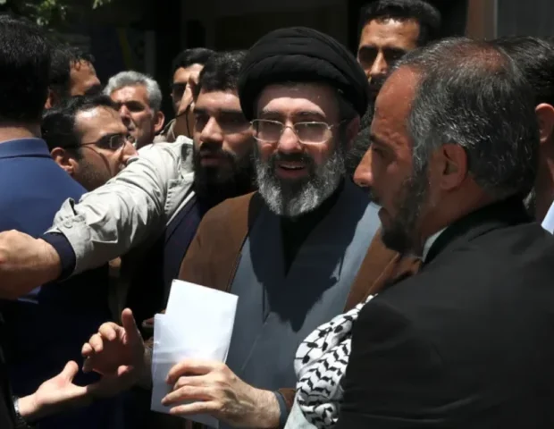 Müctəba Xamenei süni tənəffüs aparatına qoşulub