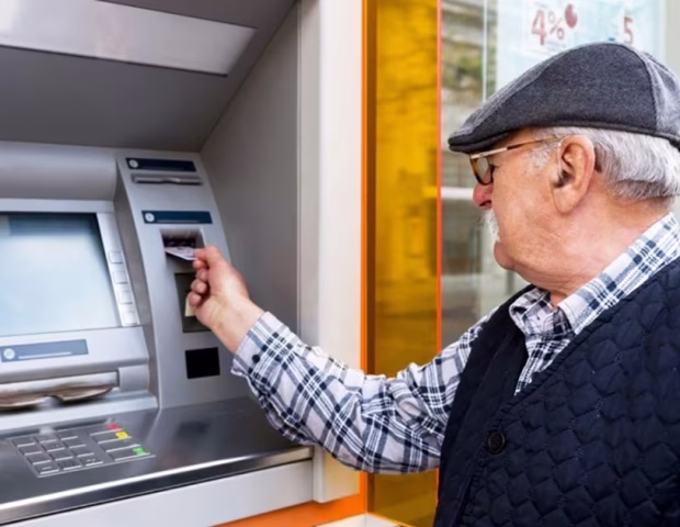 10 min nəfərin pensiyası ilə bağlı QƏRAR