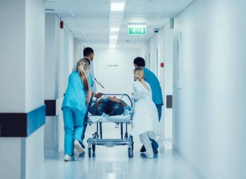 38 yaşlı qadın iynə vurulduqdan sonra öldü