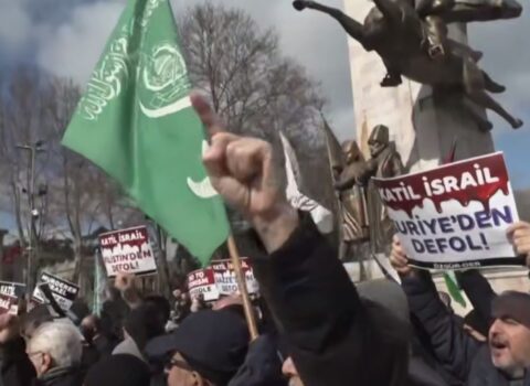 İrana bombalar yağır, Ankara və İstanbulda isə kütləvi etirazlar başlayıb – Nə baş verir?