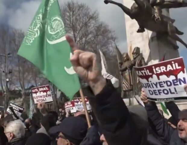 İrana bombalar yağır, Ankara və İstanbulda isə kütləvi etirazlar başlayıb – Nə baş verir?