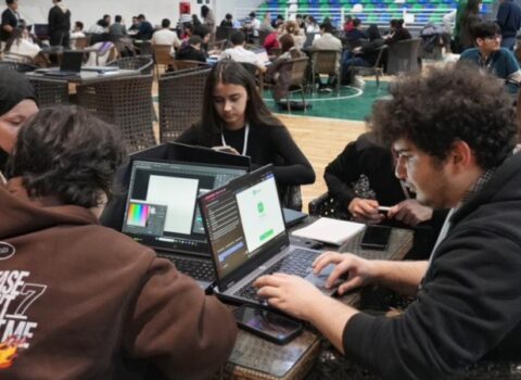 “Urban Hackathon 2026”da gənclər dayanıqlı şəhər mobilliyi üçün həllər təqdim edib