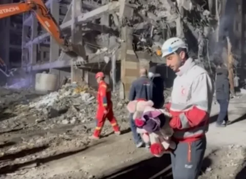 Tehranda yaşayış binaları atəşə tutulub, 40 nəfər həlak olub