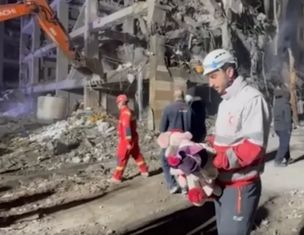 Tehranda yaşayış binaları atəşə tutulub, 40 nəfər həlak olub