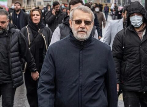 Dünya bu görüntüdən danışır: Laricaninin arxasındakı şəxs… – FOTO