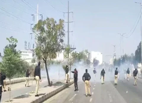 Pakistanda ABŞ konsulluğu qarşısında toqquşma olub