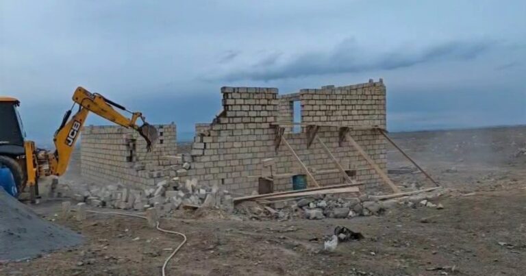 Gəncədə qanunsuz tikililər söküldü – VİDEO