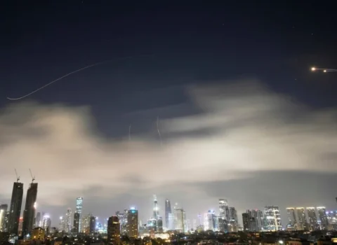 İran İsrailə növbəti raket zərbəsi endirdi