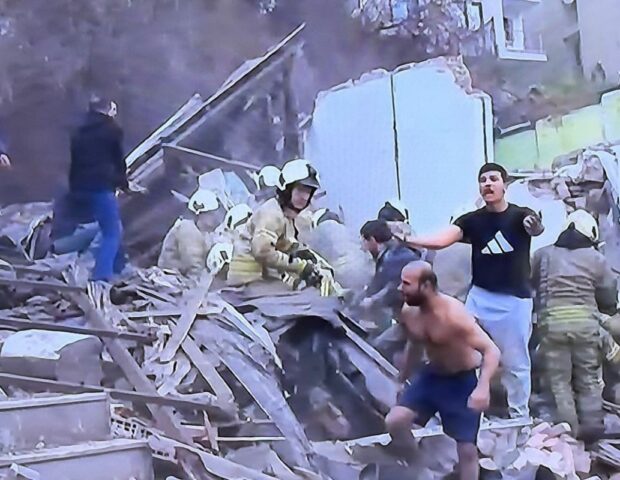 İstanbulda binalar çökdü – YENİLƏNİB(VİDEO+FOTOLAR)