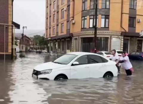 Daşqınlarda 60 min insan işıqsız qalıb
