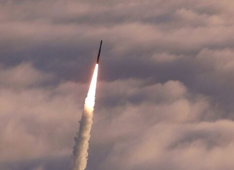 İran İsraildə sənaye zonasına raket zərbəsi endirib