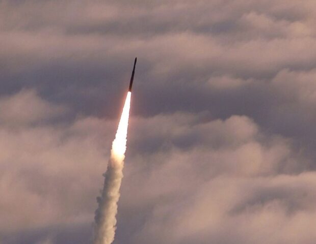 İran İsraildə sənaye zonasına raket zərbəsi endirib