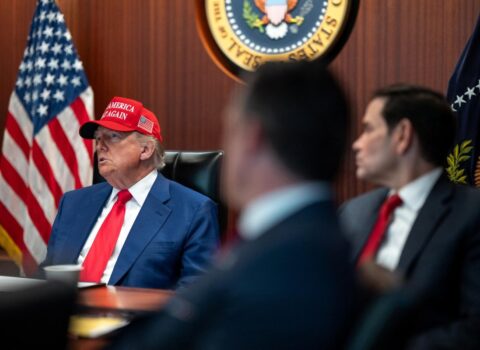 Trampın İranda “Blitskriq” fiaskosu: Neft bazarı və milyardların müharibəsi – ŞƏRH