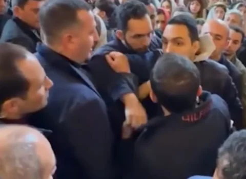 Paşinyanı yumruqlamaq istəyənlərin kimliyi bəlli oldu – Onlar üç nəfərdir…