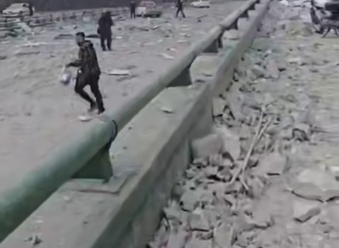 İsfahanda mülki obyekt hədəfə alındı – DƏHŞƏTLİ GÖRÜNTÜLƏR