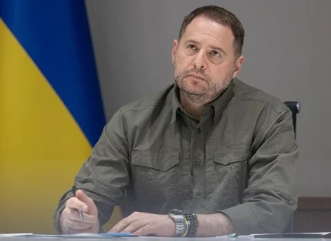 Andrey Yermak Zelenskidən çox maaş alıb