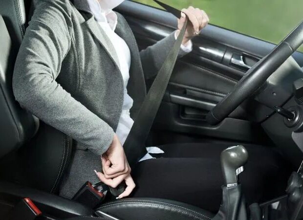 DİQQƏT: Bu şəxslər maşın sürərkən təhlükəsizlik kəməri taxmaya bilərlər