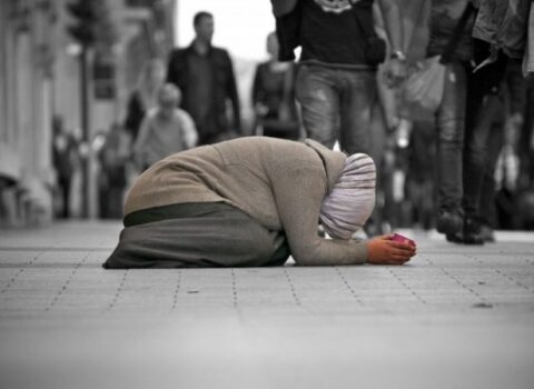 Dilənçiliklə məşğul olanlar cərimələnəcək, inzibati həbs ediləcək