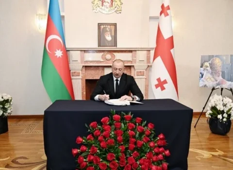 Prezident İlham Əliyev Gürcüstanın Azərbaycandakı səfirliyində olub, başsağlığı verib