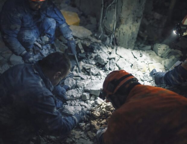 Təbrizdə qanlı gecə: Ailə məhv oldu, 1 yaşlı körpə möcüzə ilə sağ qaldı – Video