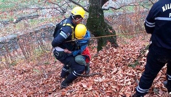 Xızıda maşında köməksiz qalan əcnəbilər xilas edildi – Video