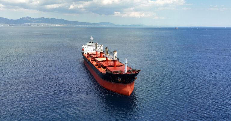 Rusiyaya məxsus gəmi boğazdakı hərəkəti iflic etdi