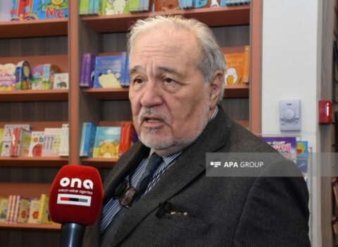 İlber Ortaylı süni tənəffüs aparatına qoşuldu