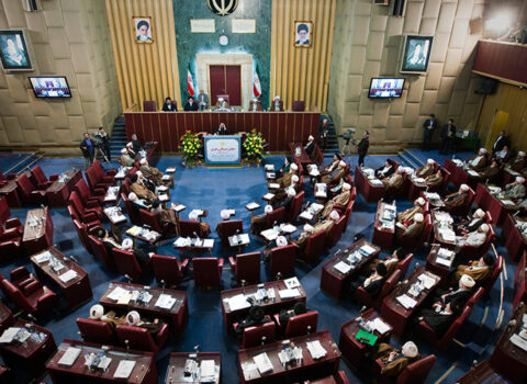 Ali Lideri seçən Şuranın binası iclas zamanı vuruldu – Yenilənib+Video