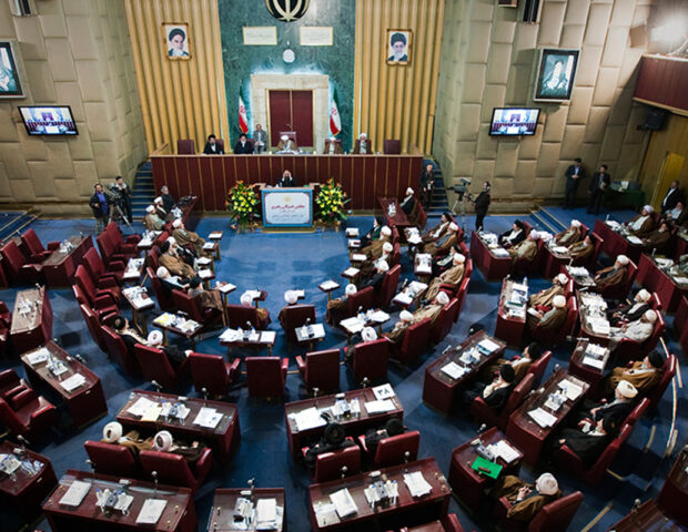 Ali Lideri seçən Şuranın binası iclas zamanı vuruldu – Yenilənib+Video