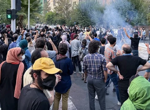 Ərdəbildə minlərlə insan ayağa qalxdı