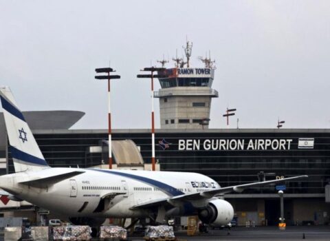 İsrail hava məkanını açır