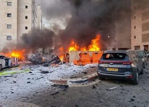 İran İsrailə raket zərbələri endirir