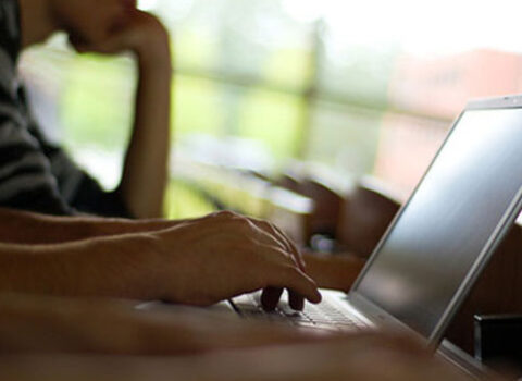 Belə foto və videoların internetdə paylaşılması qadağan EDİLİR