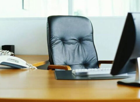 İcra başçısı köməkçisini işdən çıxardı