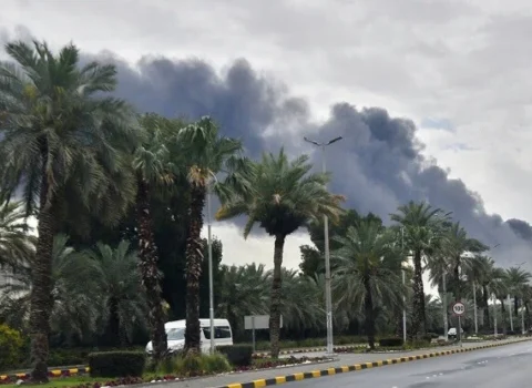 Küveyt limanı PUA və raketlərlə vuruldu