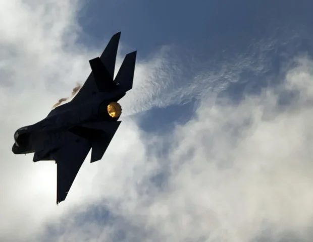 İsrail ordusu Xameneinin təyyarəsini vurdu – VİDEO