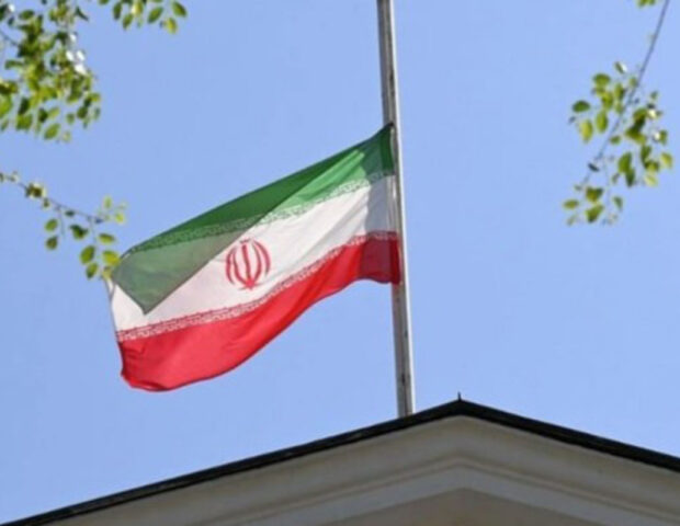 Bu ölkə Tehrandakı səfirliyini bağlayır, səfirini və diplomatik heyəti geri çağırır