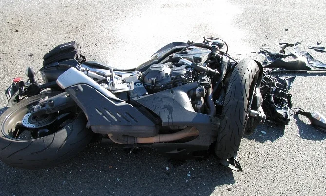 3 gün əvvəl aldığı motosikletlə qəza törətdi, sevgilisi öldü… – Video