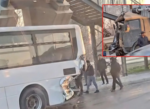 “KamAZ” 114 nömrəli avtobusa çırpıldı – Ağır qəza