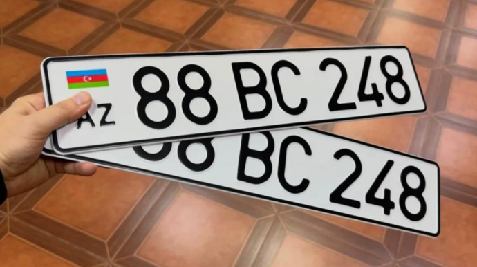 Azərbaycanda yeni nömrə nişanlarının verilməsinə başlanıldı – VİDEO