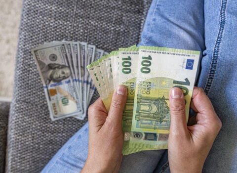 Dollar dəyişmədi, avro bahalaşdı – Yeni məzənnələr