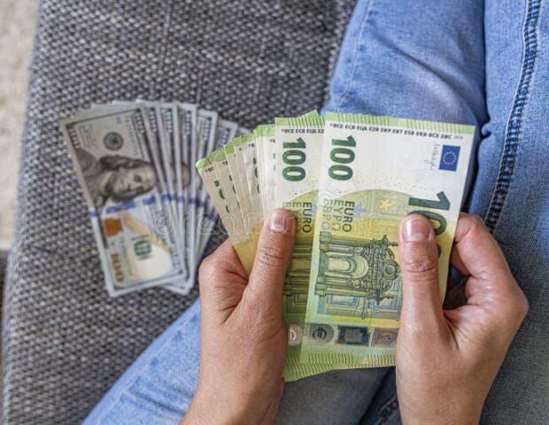 Dollar dəyişmədi, avro bahalaşdı – Yeni məzənnələr