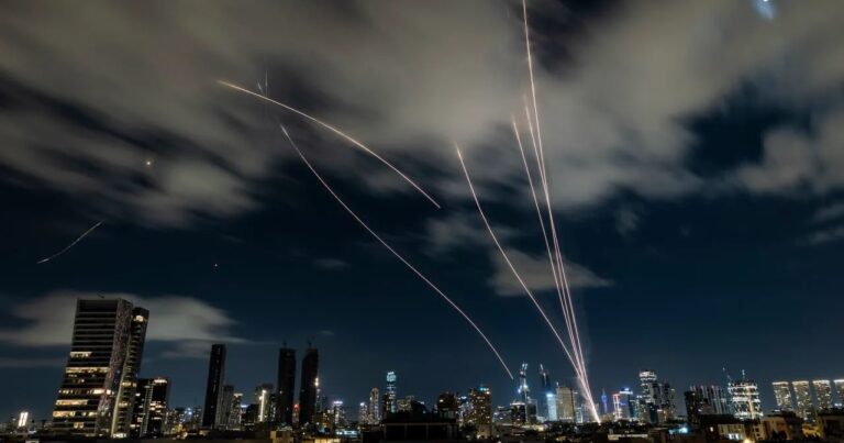 İsrail İranın 400 raketindən 92%-ni havada zərərsizləşdirib İsrail İranın 400 raketindən 92%-ni havada zərərsizləşdirib