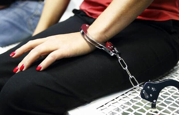 Evinə qonaq gələn qayınanasının mənzilinə gedib oğurluq etdi – Tutuldu