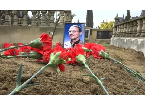Qohumları gəlmədi, dostu sahib çıxdı: Elşən Binəqədinin son vəsiyyəti yerinə yetirildi — VİDEO