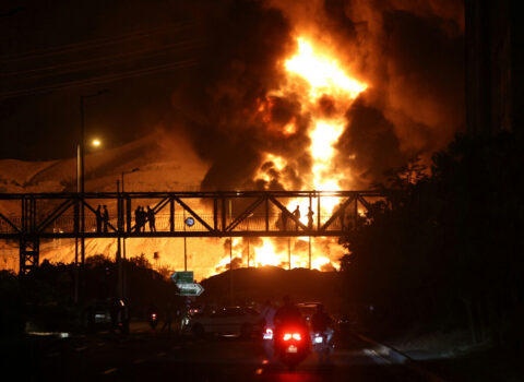 İranın üçüncü böyük şəhərində silsilə partlayışlar – Nüvə reaktoru vurulub?