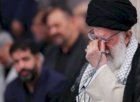 Xameneinin olduğu yerin koordinatlarını kim verib?